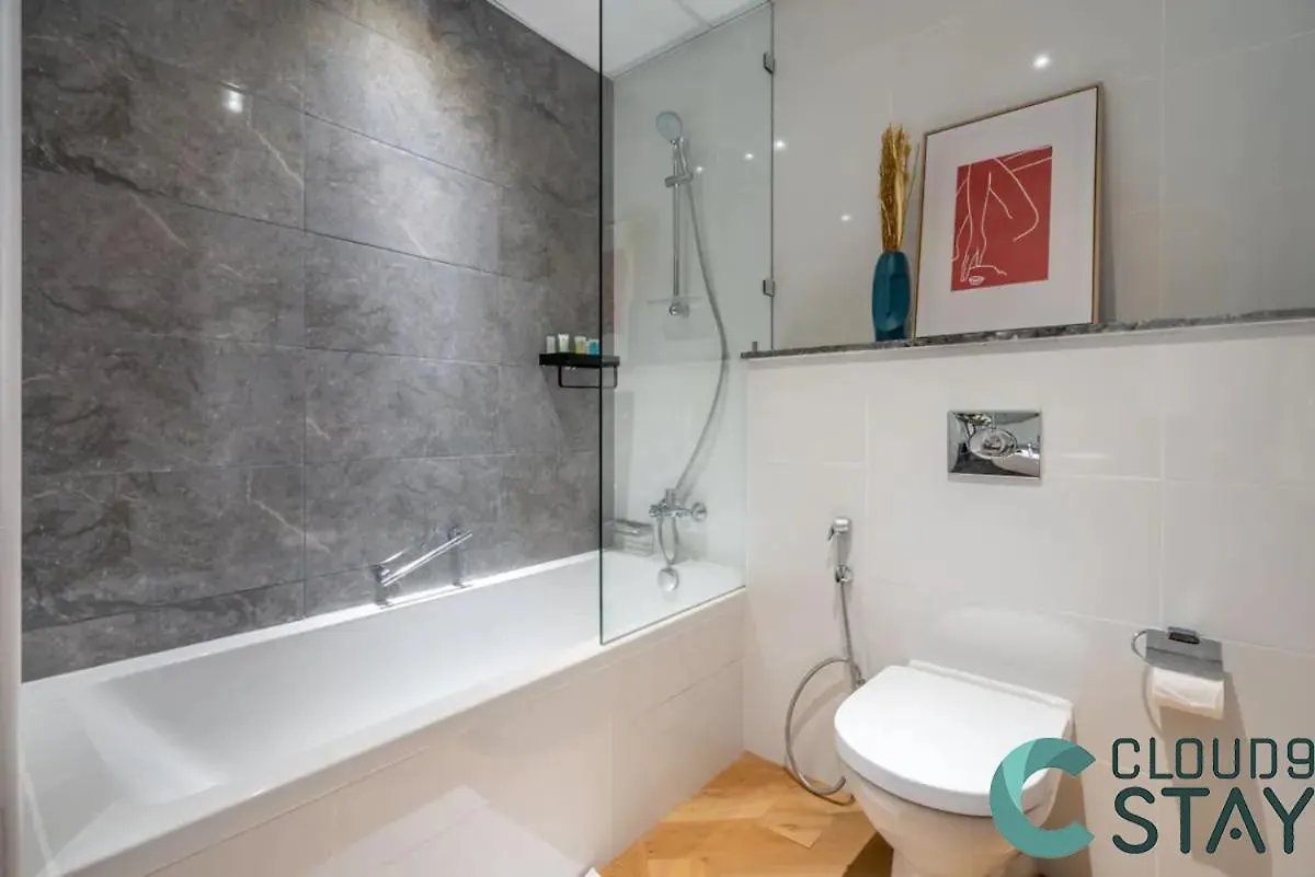 Cloud 9 - Luxurious 1 Bedroom Apartment In Business Bay Dubai