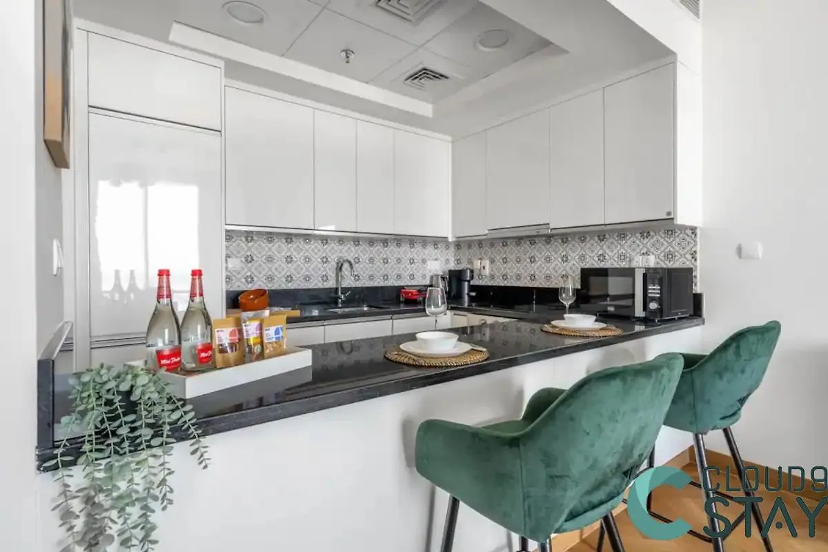 Cloud 9 - Luxurious 1 Bedroom Apartment In Business Bay Dubai